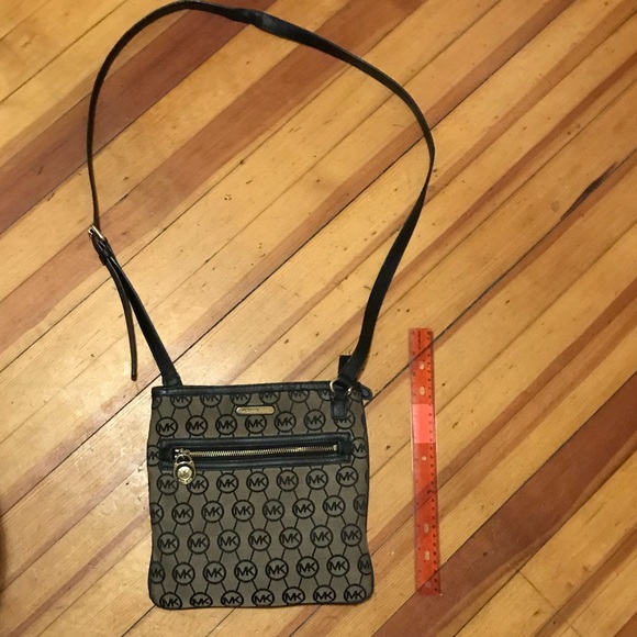 Michael Kors Handbags - Michael Kors crossbody purse , USED
